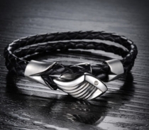 Кожаный браслет с крылом