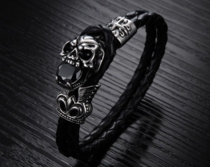 Кожаный браслет с черепом
